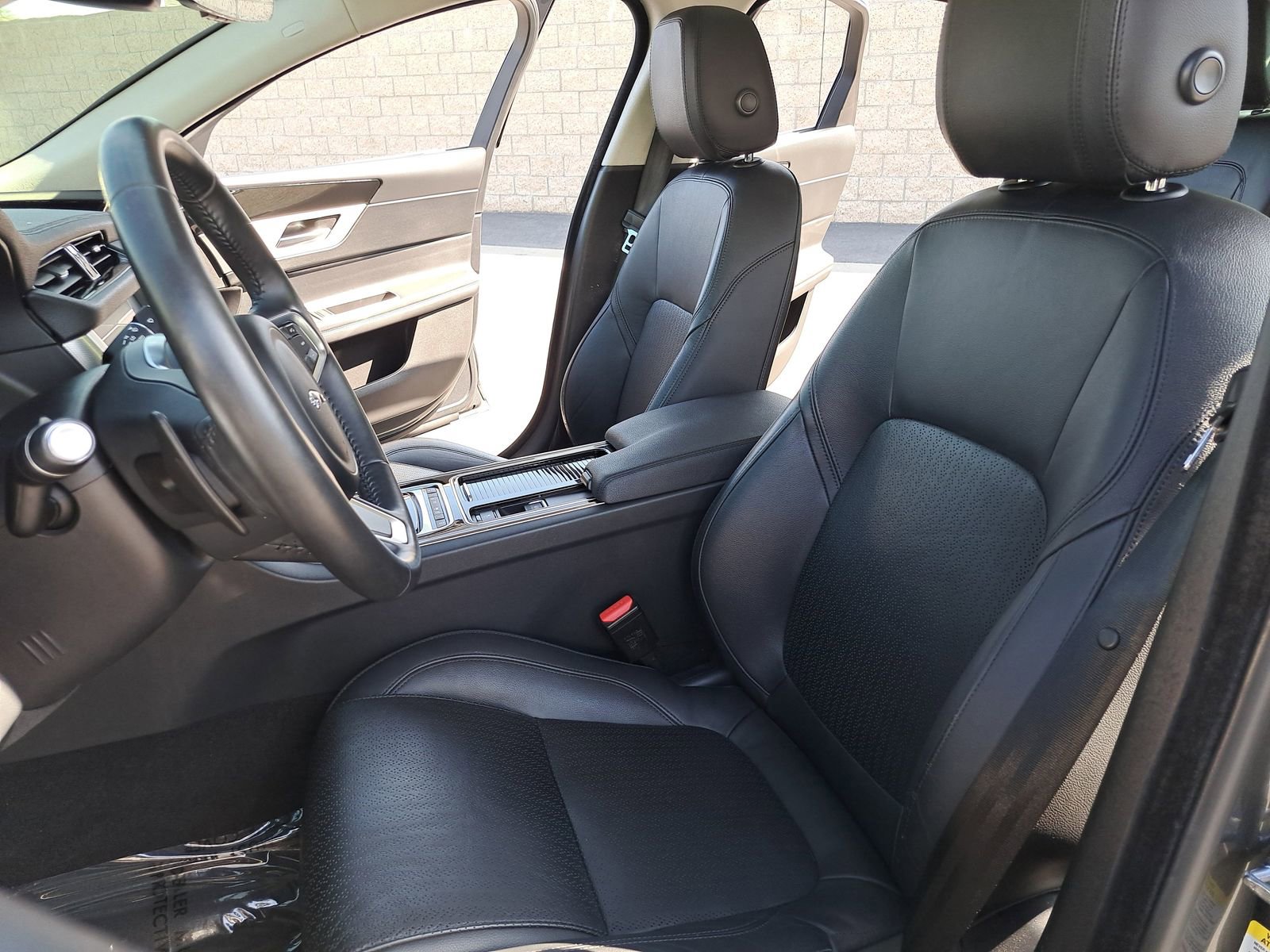 Used 2019 Jaguar XF Prestige image 15