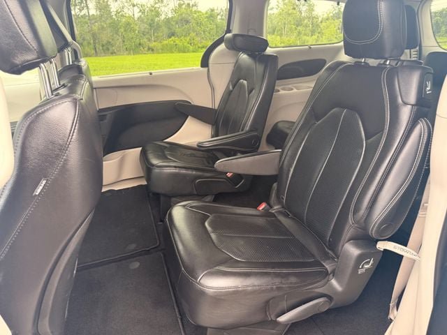 Used 2022 Chrysler Pacifica Touring-L AWD/4WD image 7