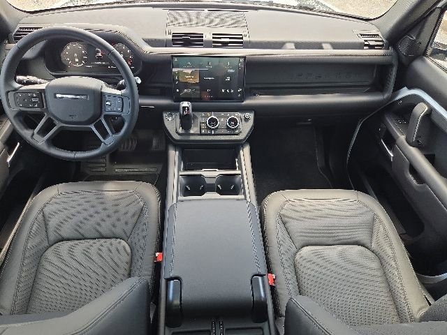 Used 2025 Land Rover Defender 110 X-Dynamic SE AWD/4WD image 11