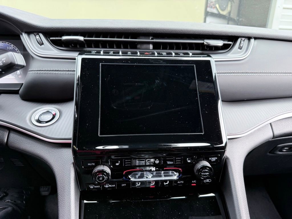 New 2025 Jeep Grand Cherokee Laredo image 16