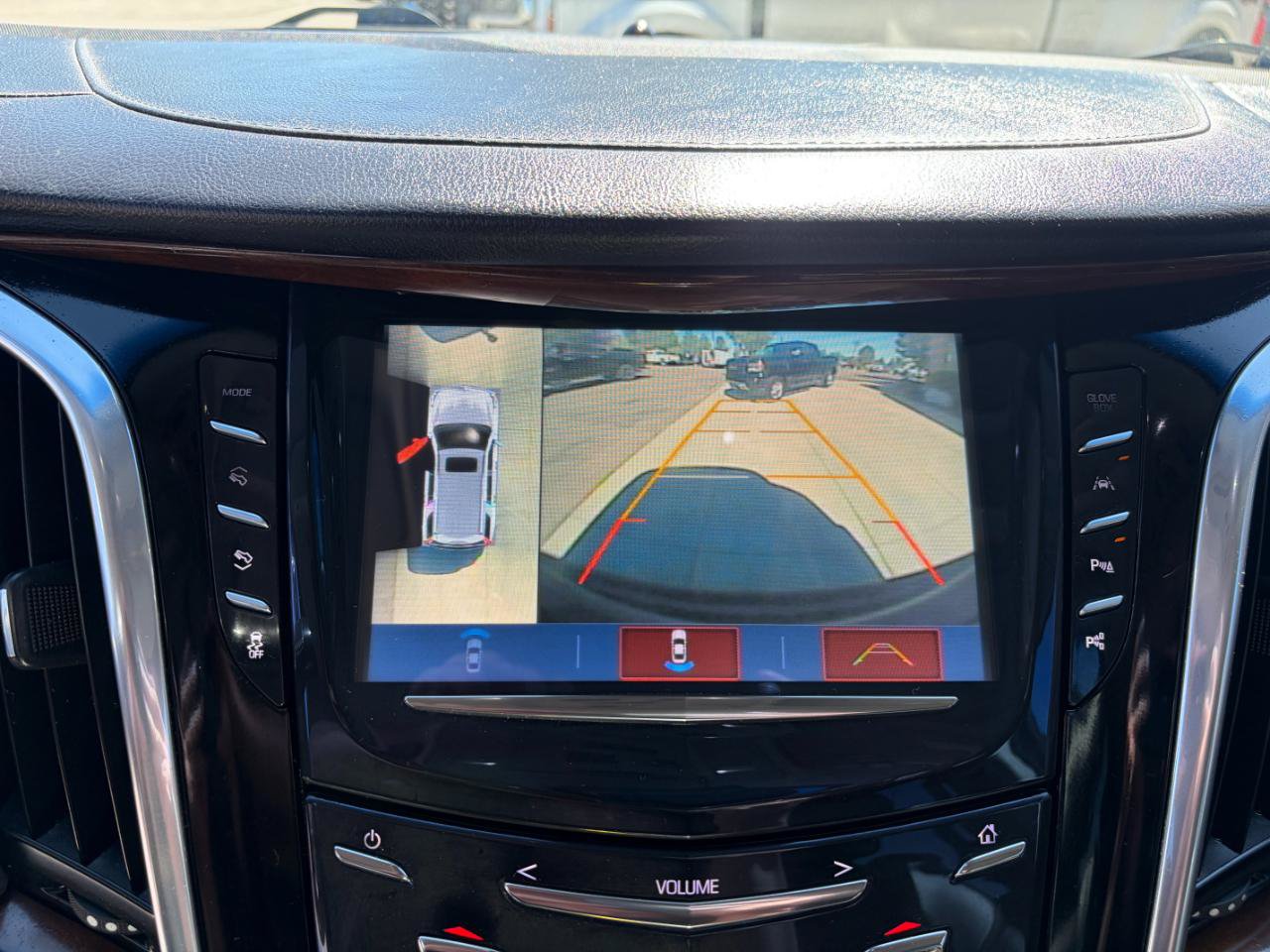 Used 2018 Cadillac Escalade Luxury AWD/4WD image 25