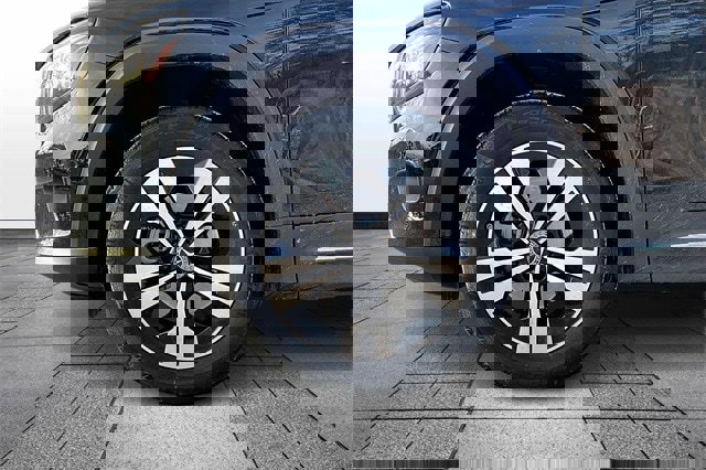 Certified 2025 Mercedes-Benz GLB 250 4MATIC image 4