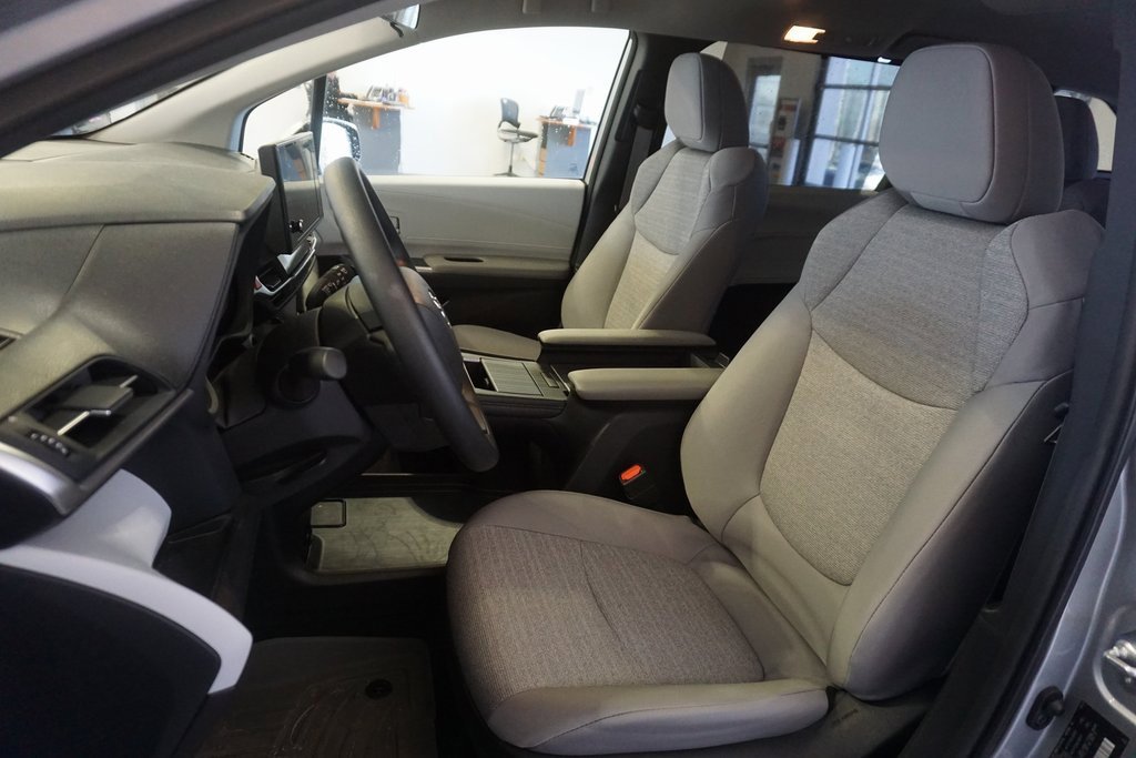 Used 2025 Toyota Sienna LE image 16