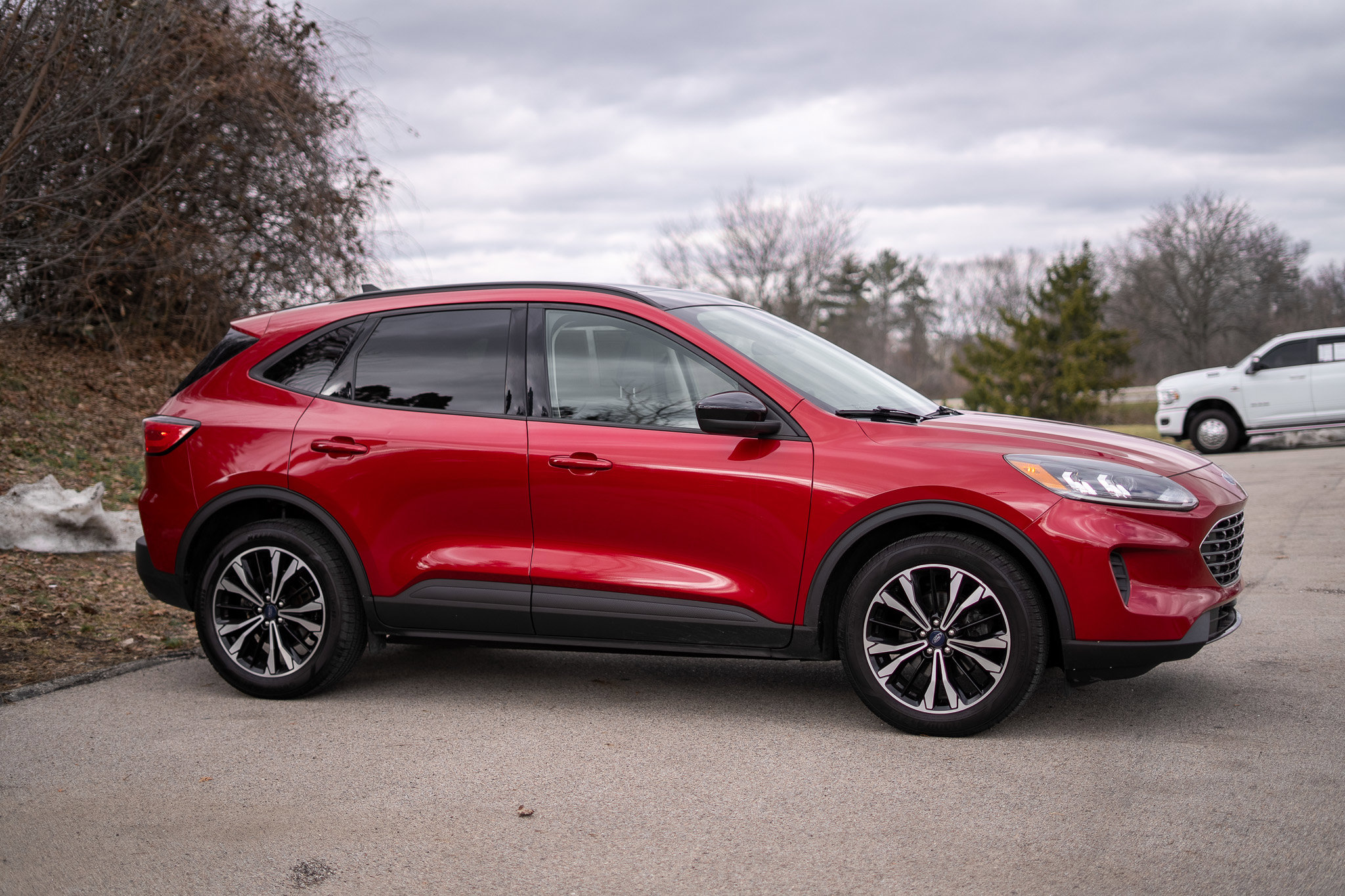 Used 2022 Ford Escape SE w/ SE Sport Appearance Package image 5