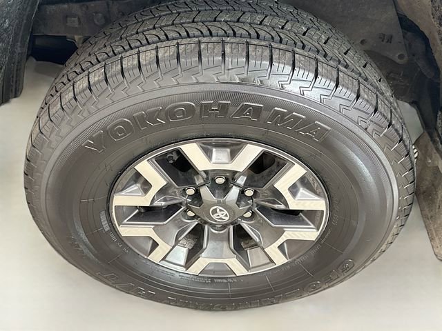 Used 2022 Toyota Tacoma TRD Off-Road image 29
