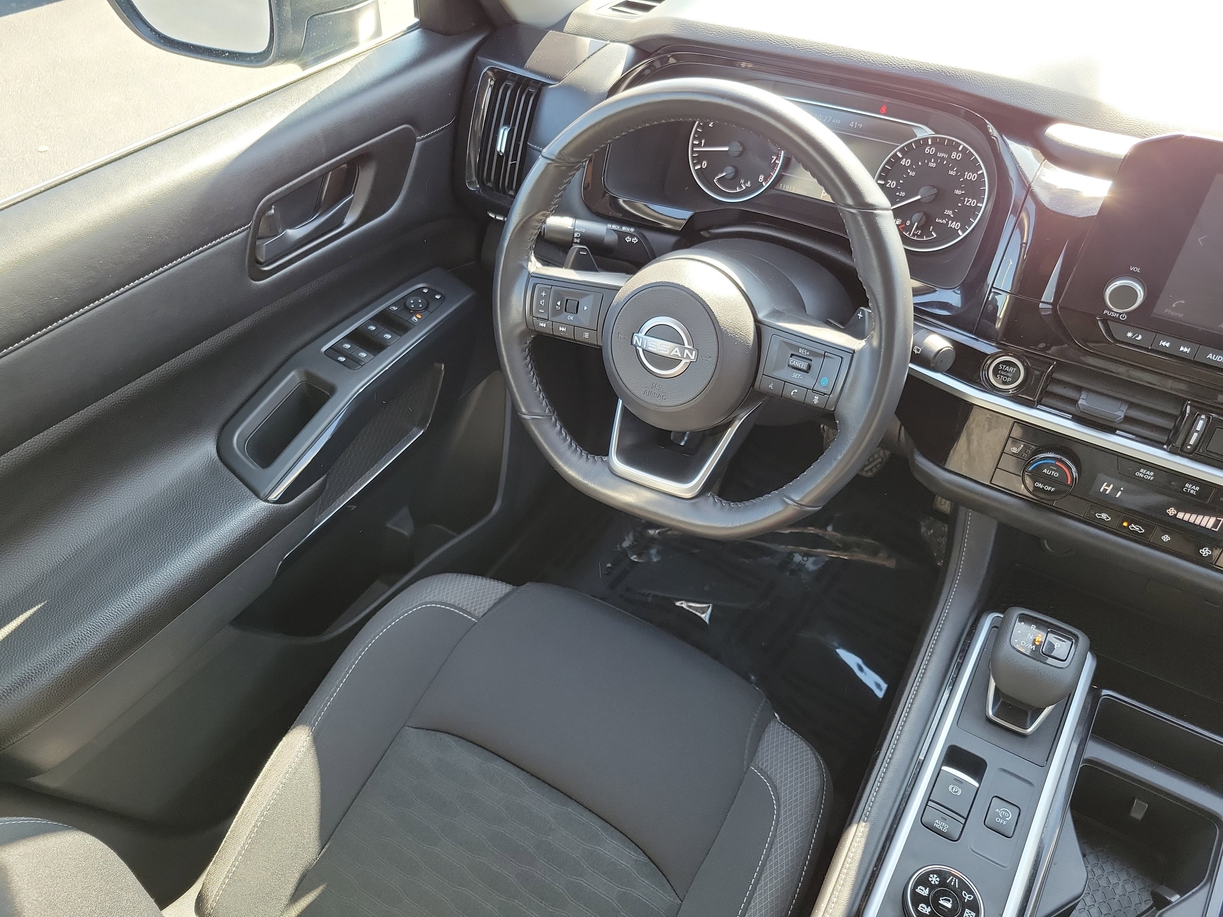 Used 2024 Nissan Pathfinder SV image 18