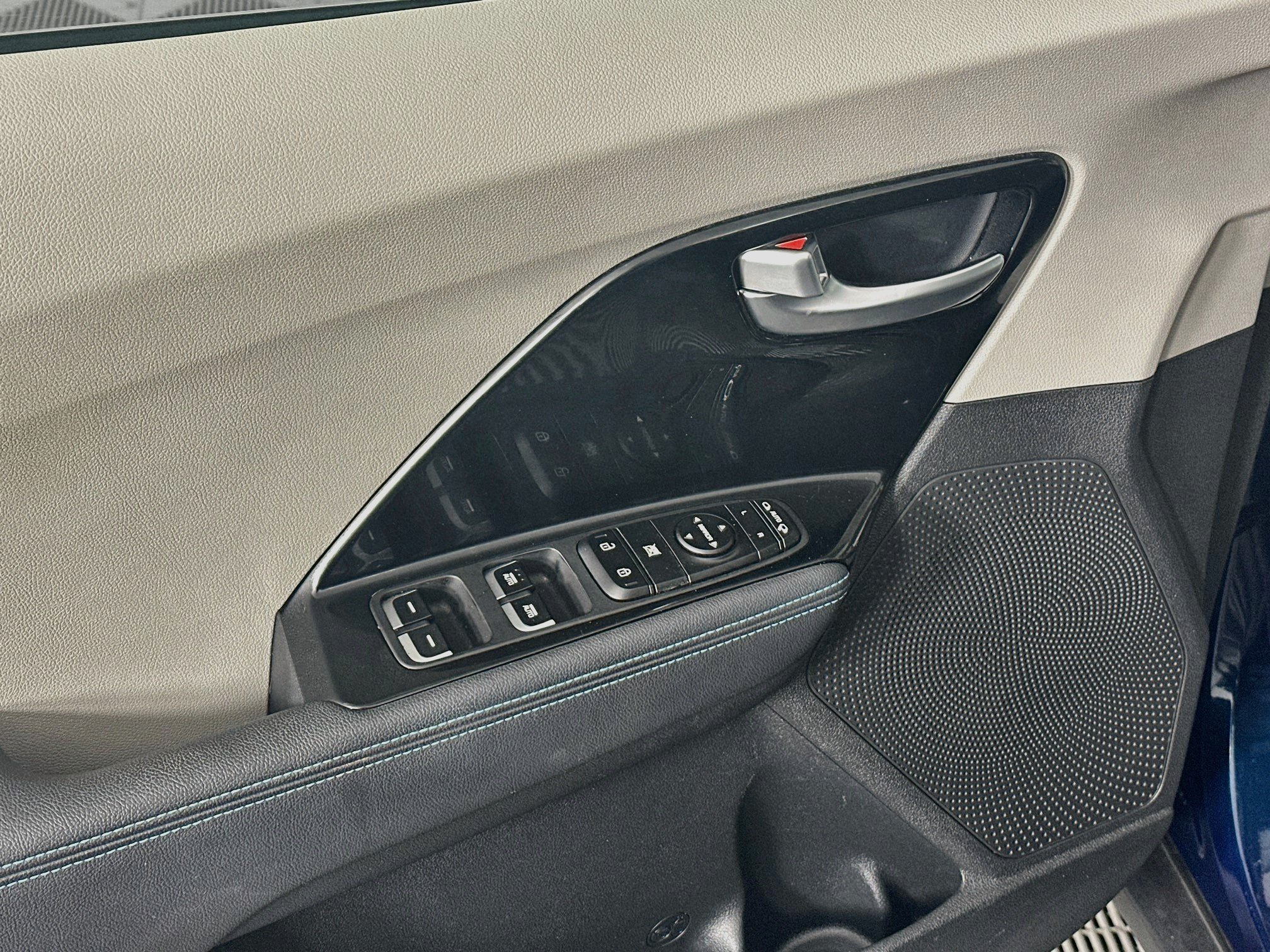 Used 2022 Kia Niro EX FWD image 15