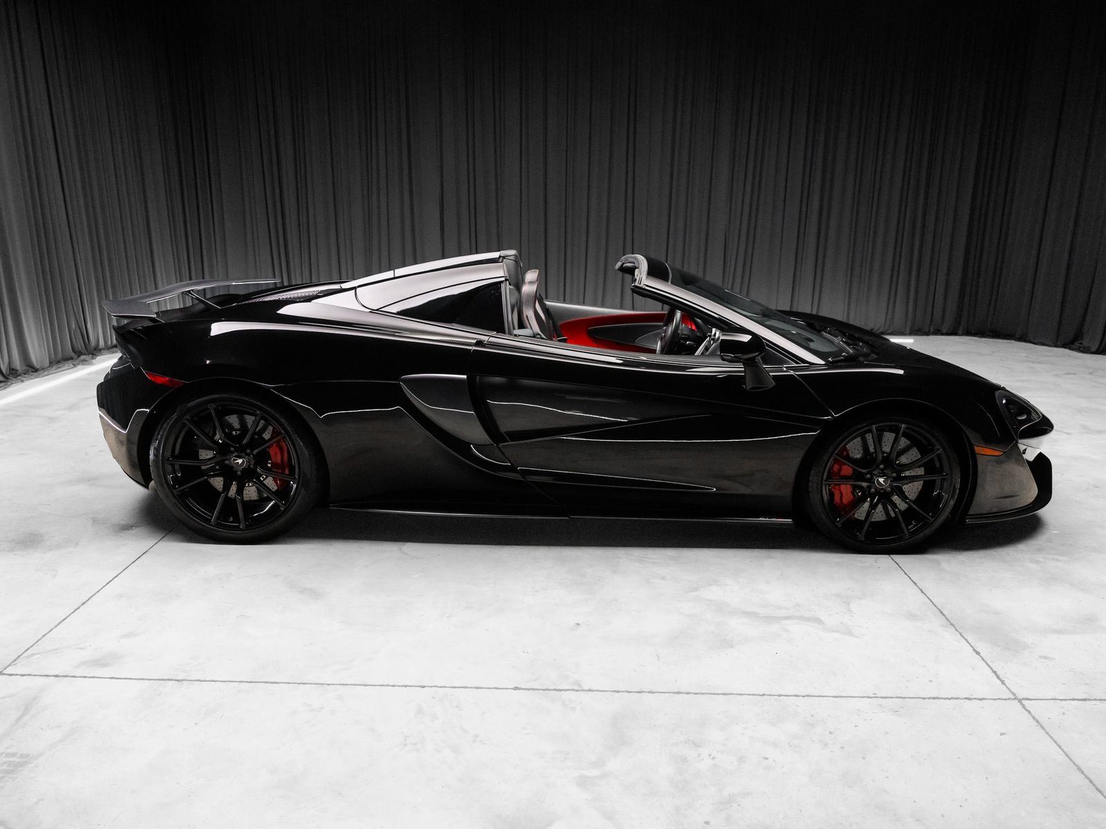 Used 2019 McLaren 570S Spider RWD image 14
