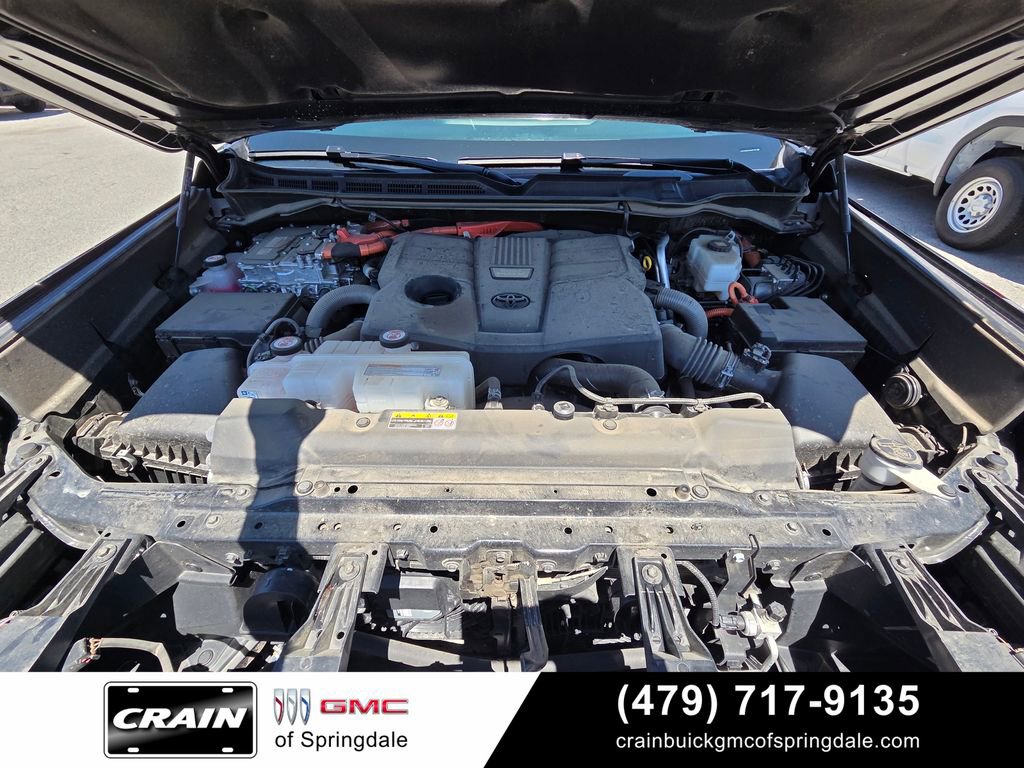Used 2025 Toyota Sequoia SR5 AWD/4WD image 31