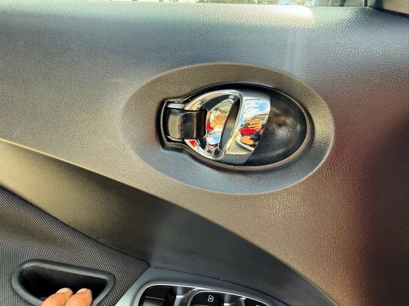 Used 2015 Nissan Juke SV FWD image 37
