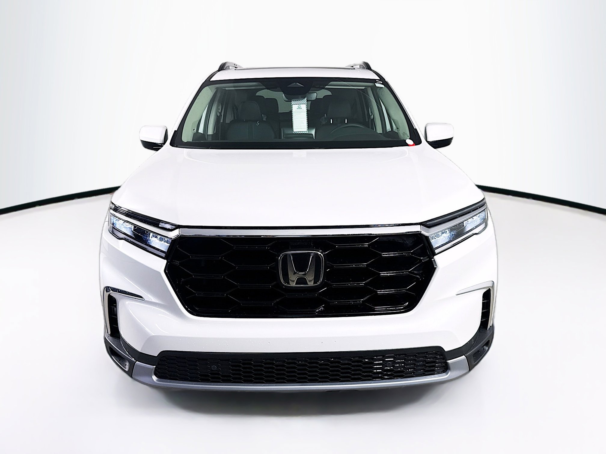 New 2025 Honda Pilot Touring image 3