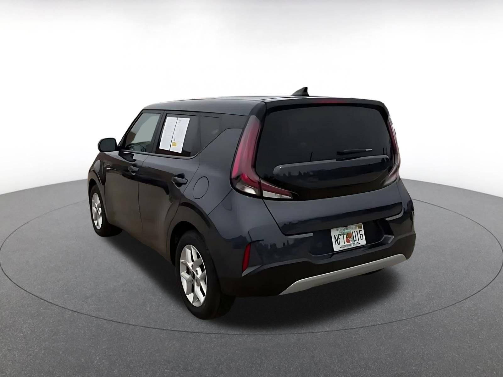 Used 2025 Kia Soul LX w/ LX Technology Package FWD image 10