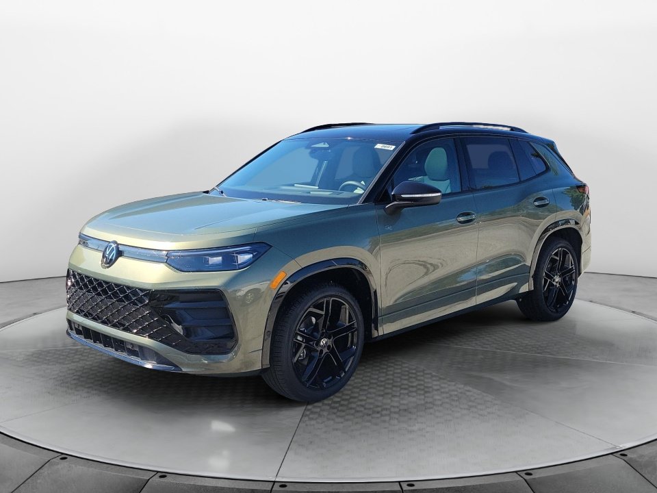 New 2026 Volkswagen Tiguan SE R-Line FWD image 3