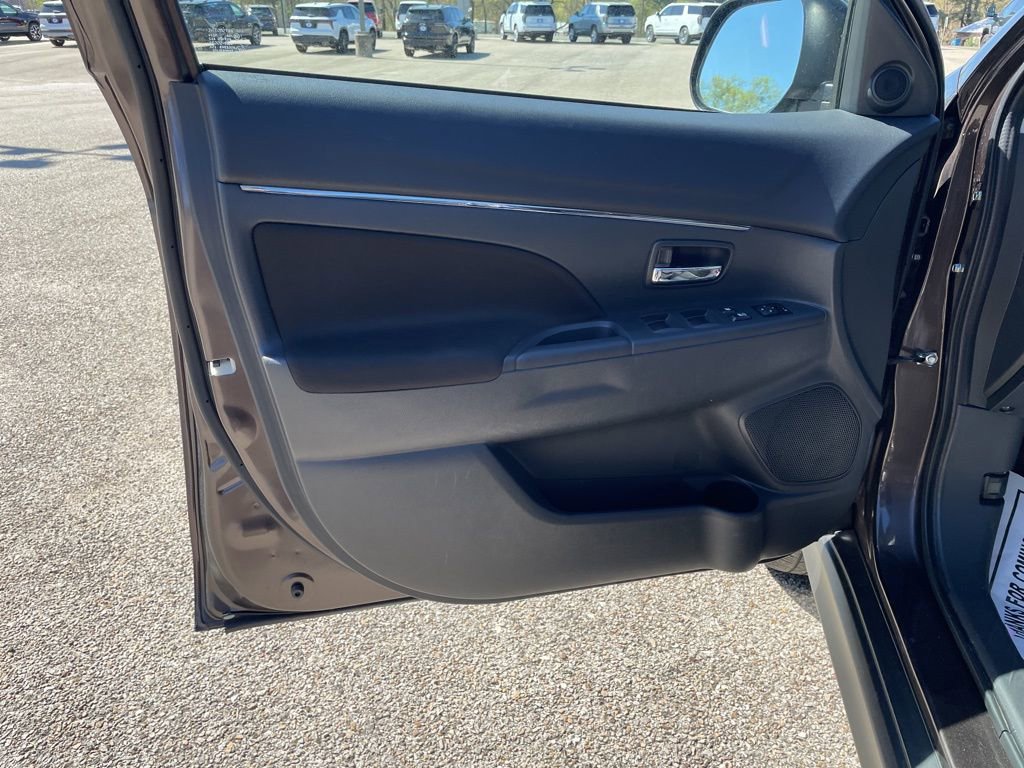 Used 2025 Mitsubishi Outlander Sport SE image 11