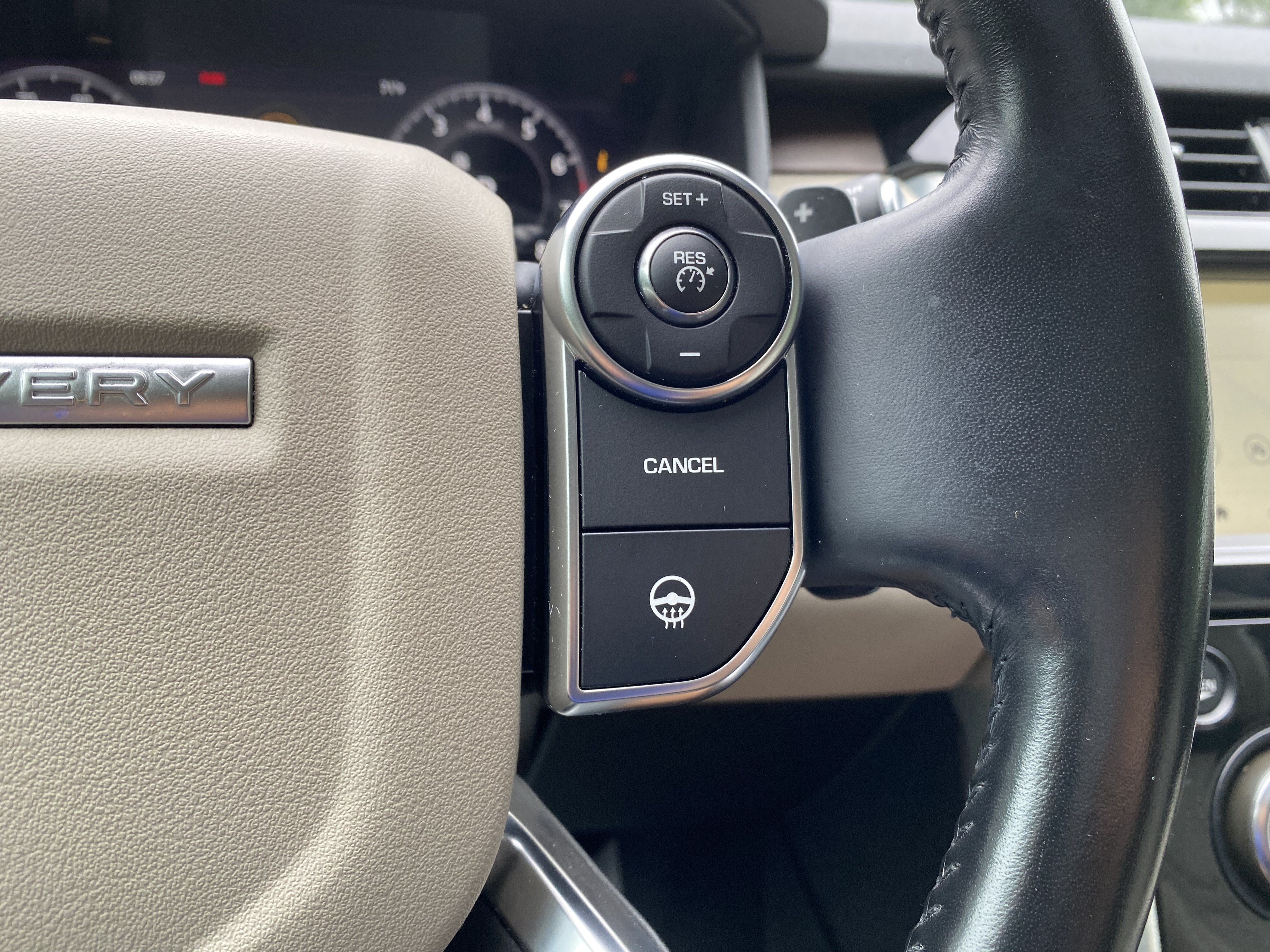 Used 2018 Land Rover Discovery HSE AWD/4WD image 18