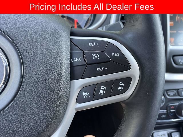 Used 2017 Jeep Cherokee Trailhawk AWD/4WD image 30