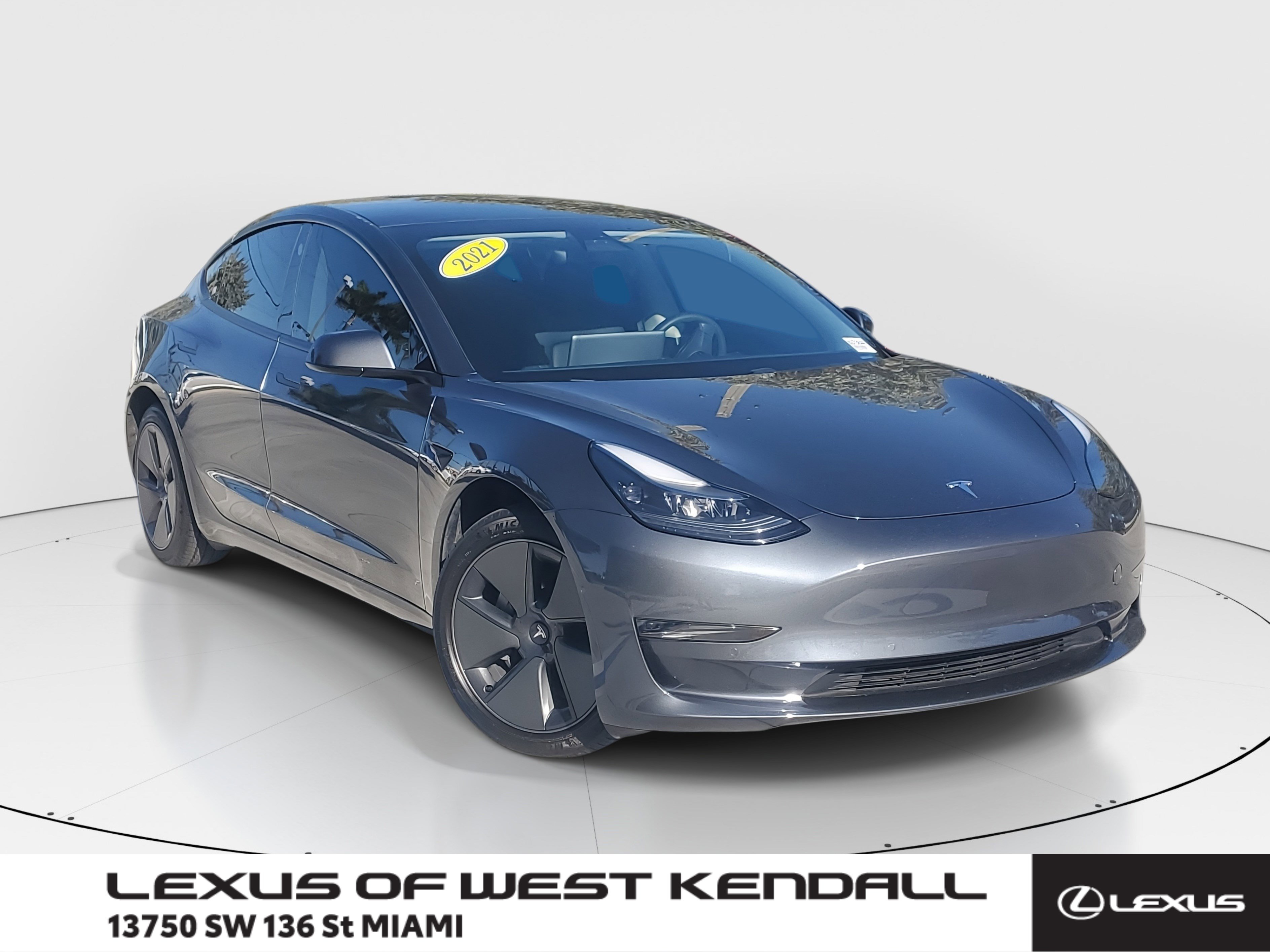 Used 2021 Tesla Model 3 Standard Range Plus image 1
