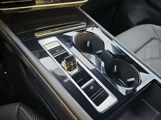 Used 2025 Volkswagen Atlas Cross Sport SE image 12