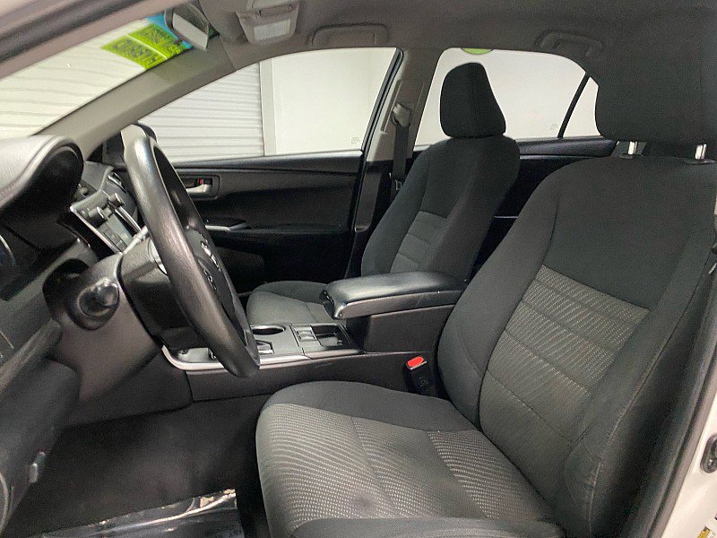 Used 2015 Toyota Camry LE image 9