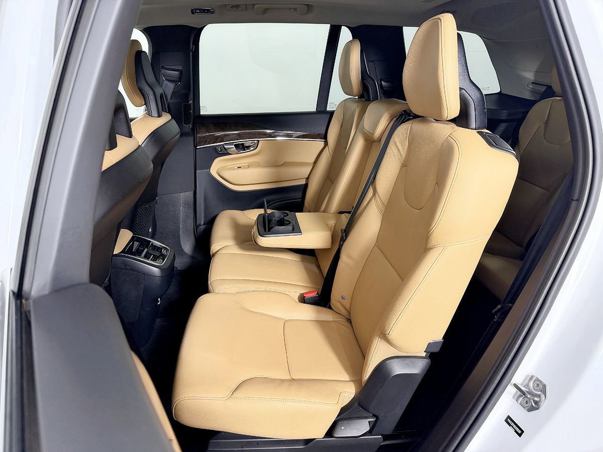 Used 2016 Volvo XC90 T6 Momentum w/ Momentum Plus Package AWD/4WD image 37