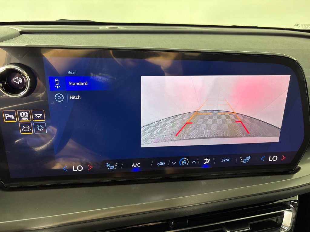 New 2027 Chevrolet Traverse LT w/ LPO, Floor Liner Package FWD image 34