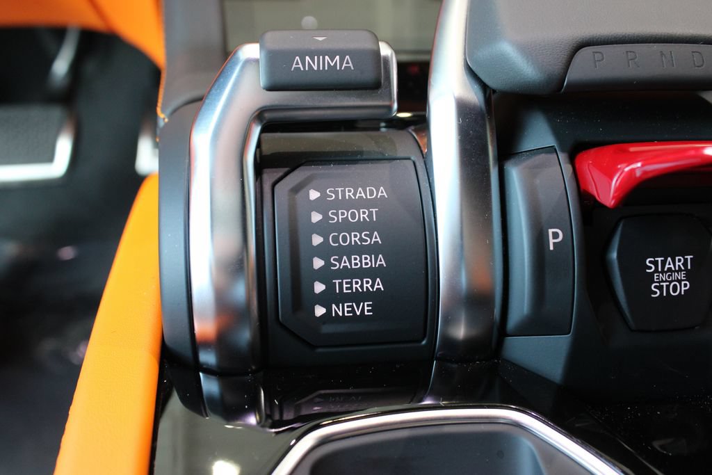 Used 2025 Lamborghini Urus SE AWD/4WD image 27