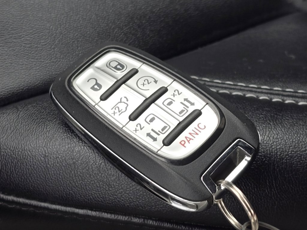 Used 2024 Chrysler Pacifica Touring-L w/ Uconnect Theater Family Group image 35