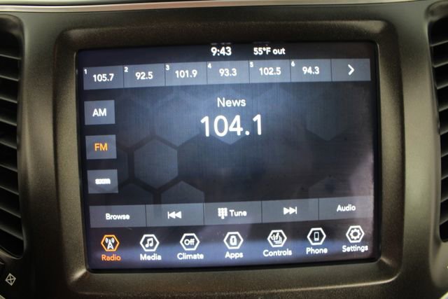 Used 2021 Jeep Cherokee Trailhawk AWD/4WD image 5