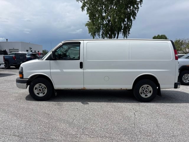 Used 2016 GMC Savana 2500 RWD image 2