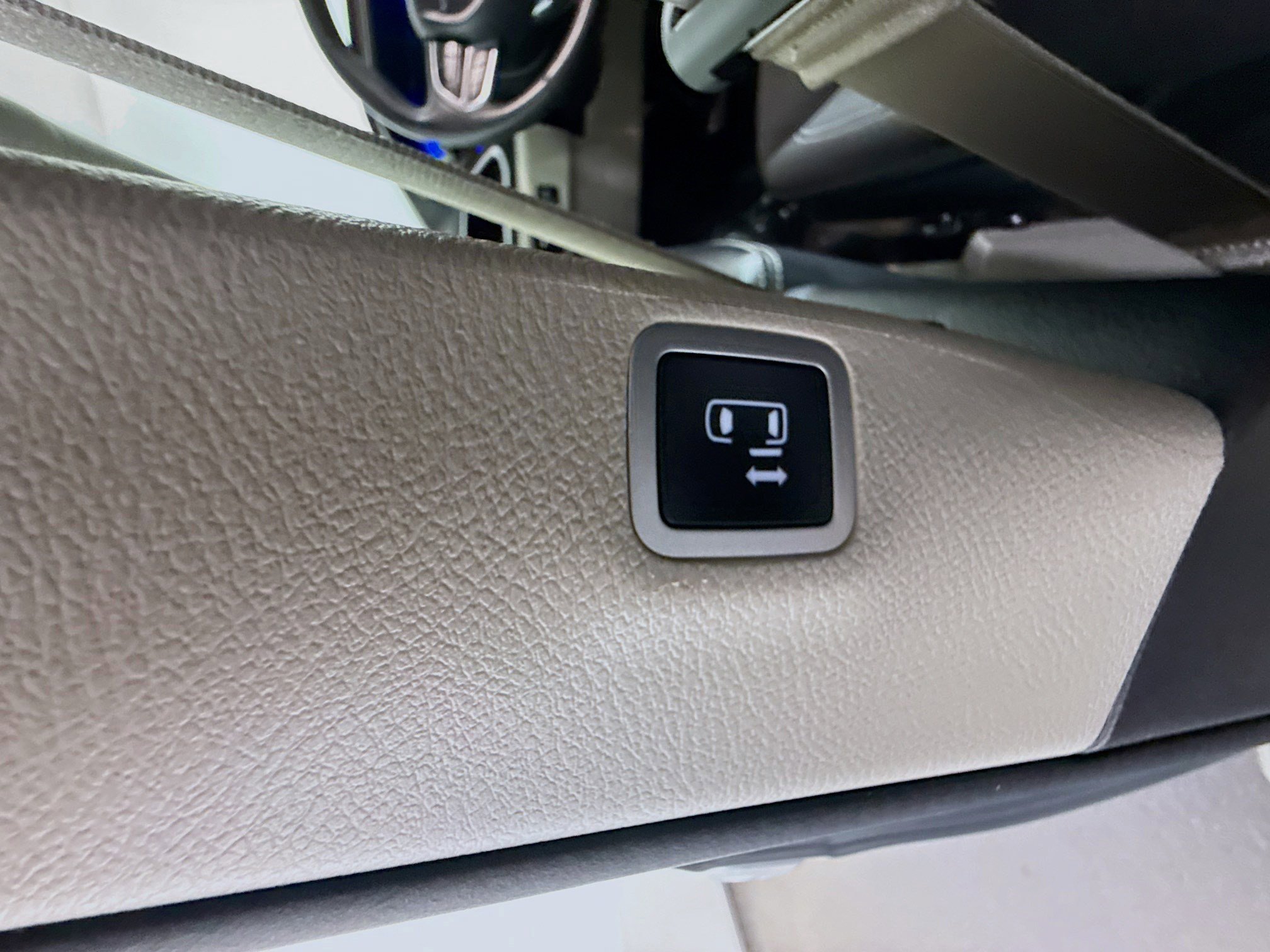 Used 2023 Chrysler Voyager LX FWD image 43