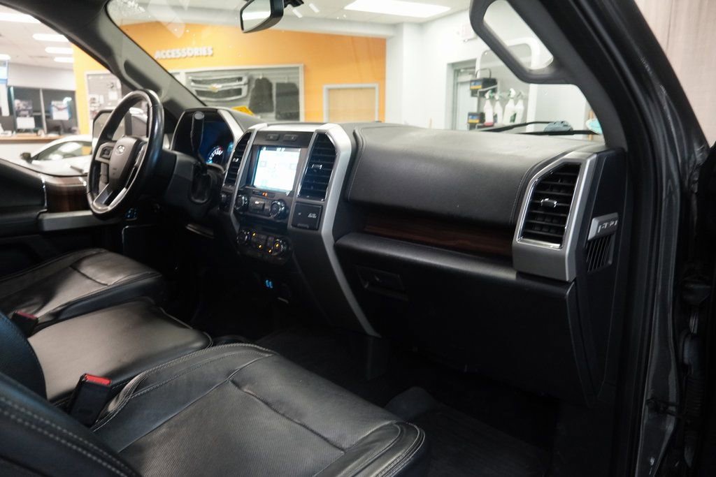 Used 2017 Ford F150 Lariat image 34