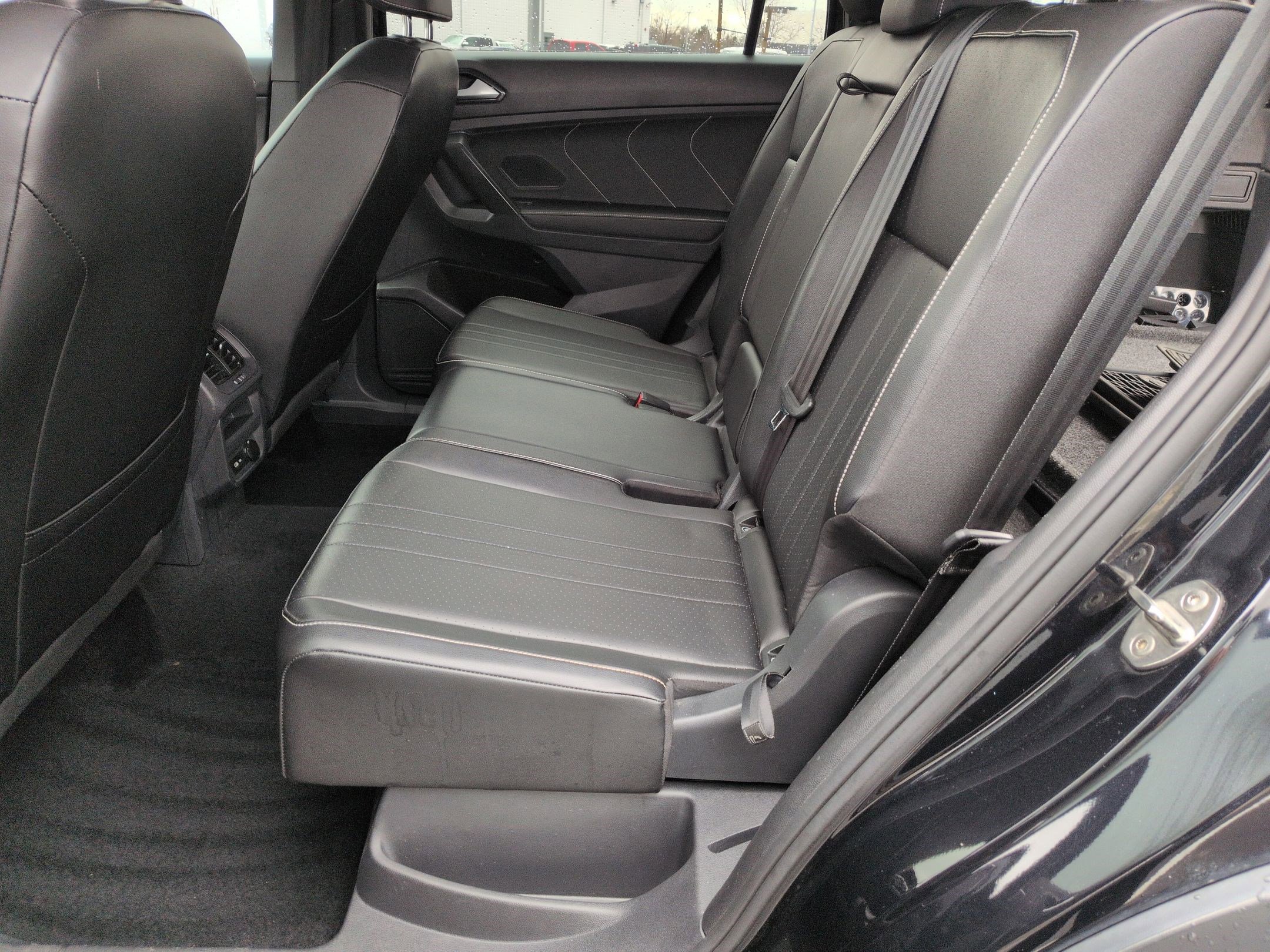 Certified 2022 Volkswagen Tiguan SE R-Line image 29