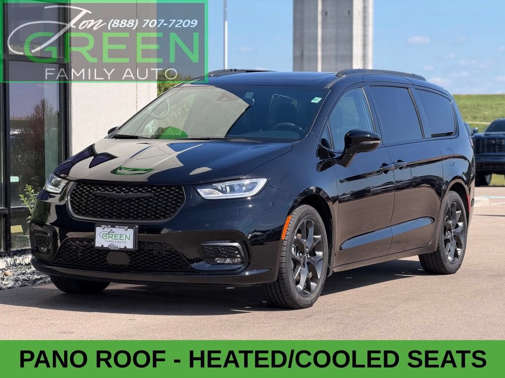 Used 2025 Chrysler Pacifica Limited