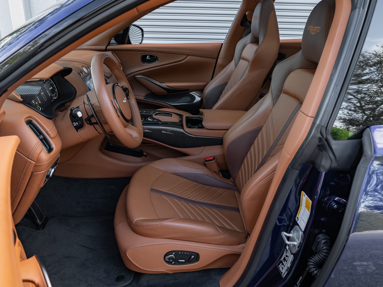 Used 2023 Aston Martin DBX 707 image 22