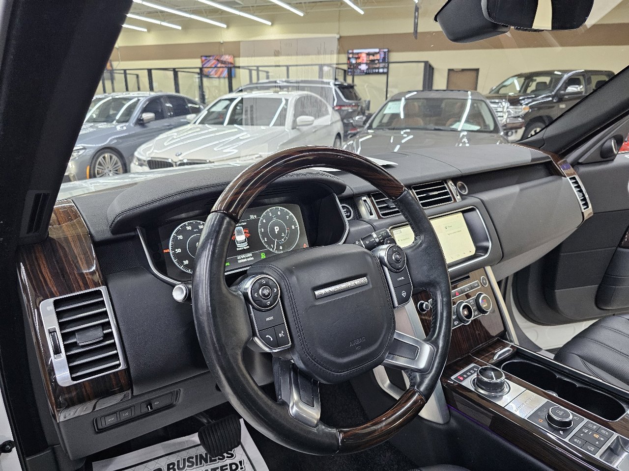 Used 2017 Land Rover Range Rover HSE image 19