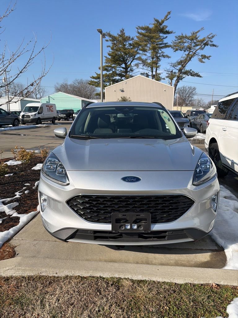 Used 2020 Ford Escape Titanium image 2