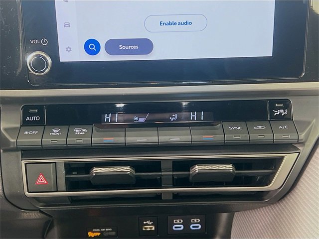 Used 2025 Toyota Camry SE image 22