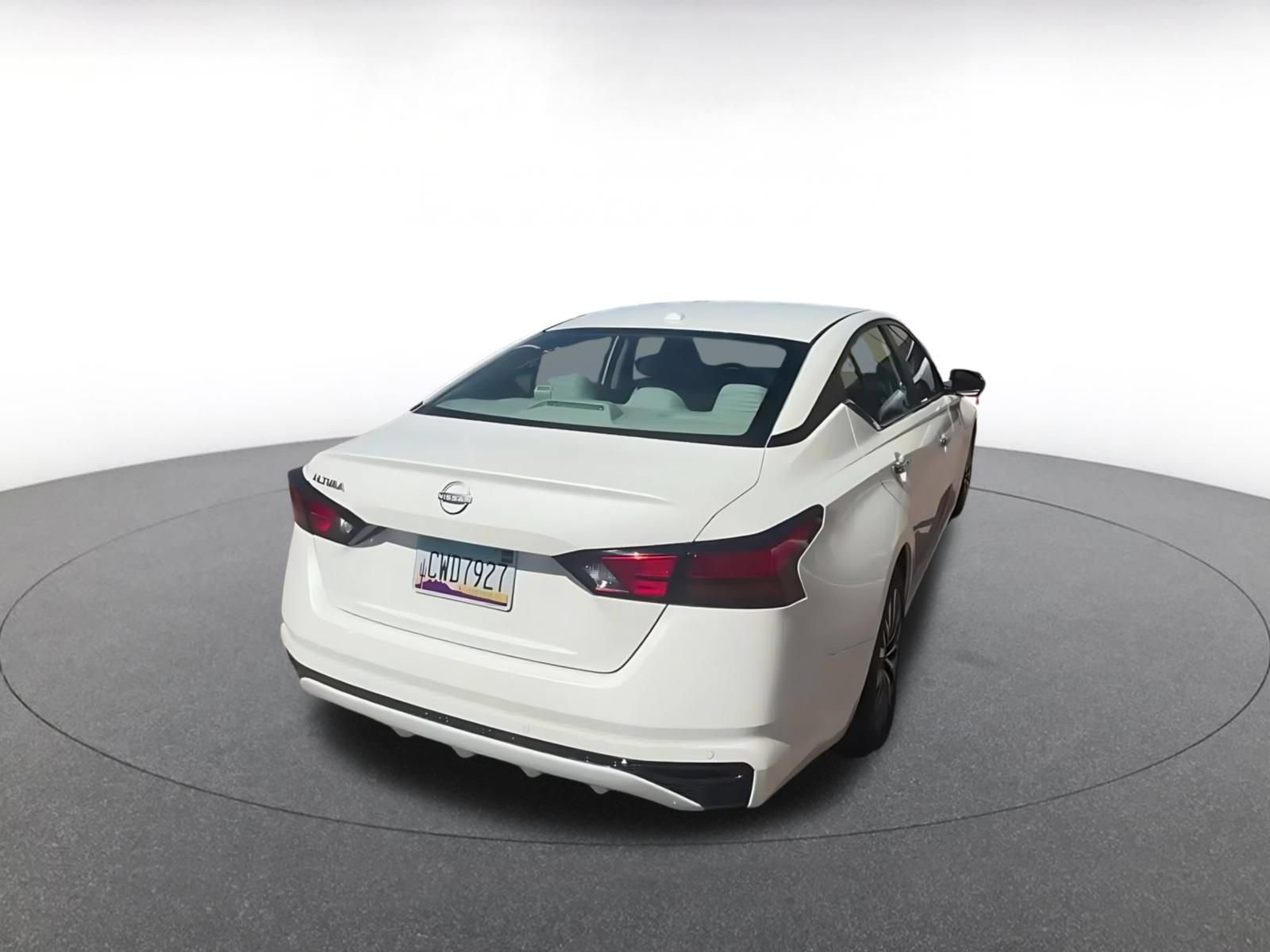 Used 2025 Nissan Altima 2.5 SV FWD image 15