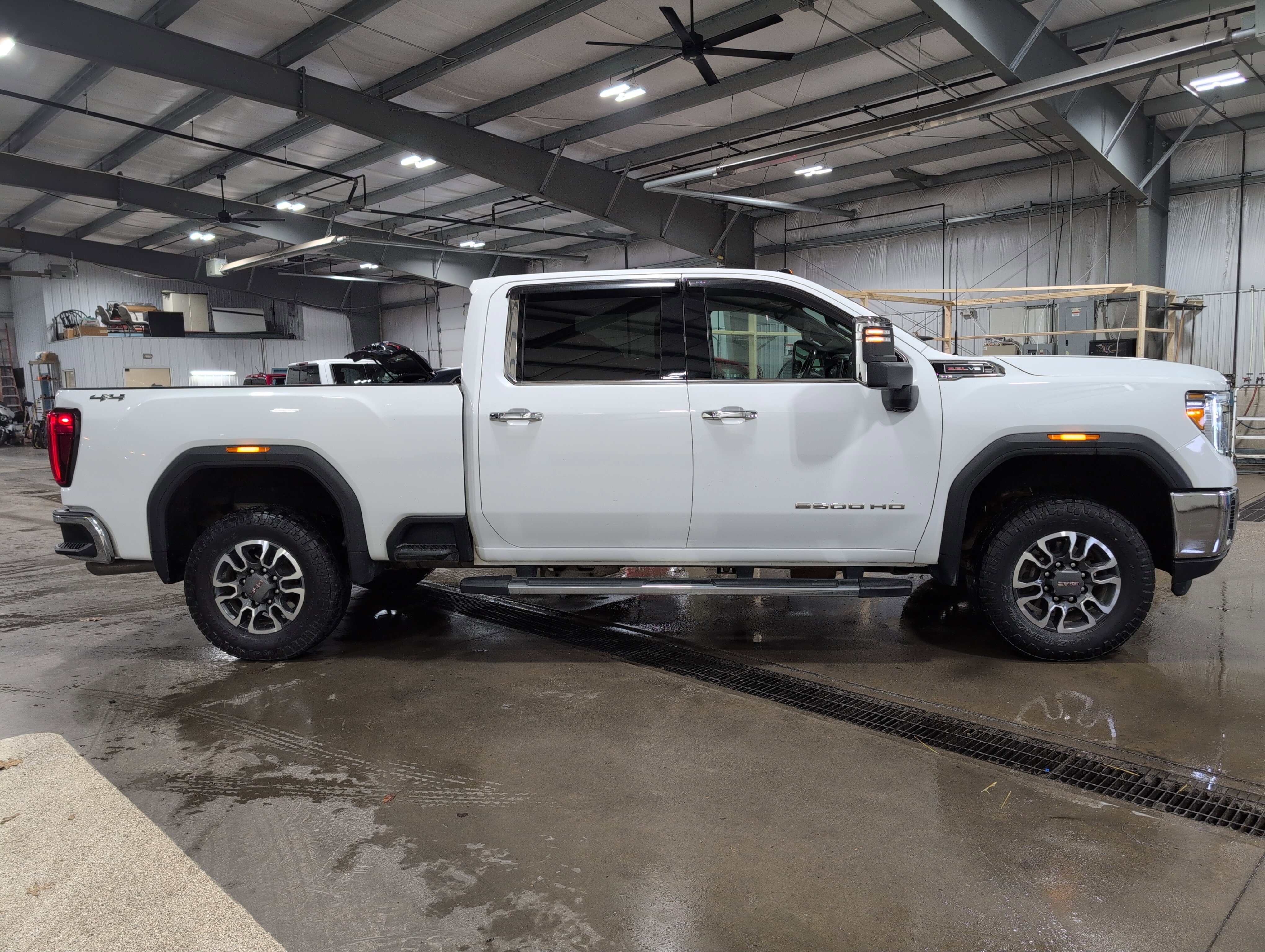 Used 2021 GMC Sierra 2500 SLT w/ SLT Premium Package AWD/4WD image 2