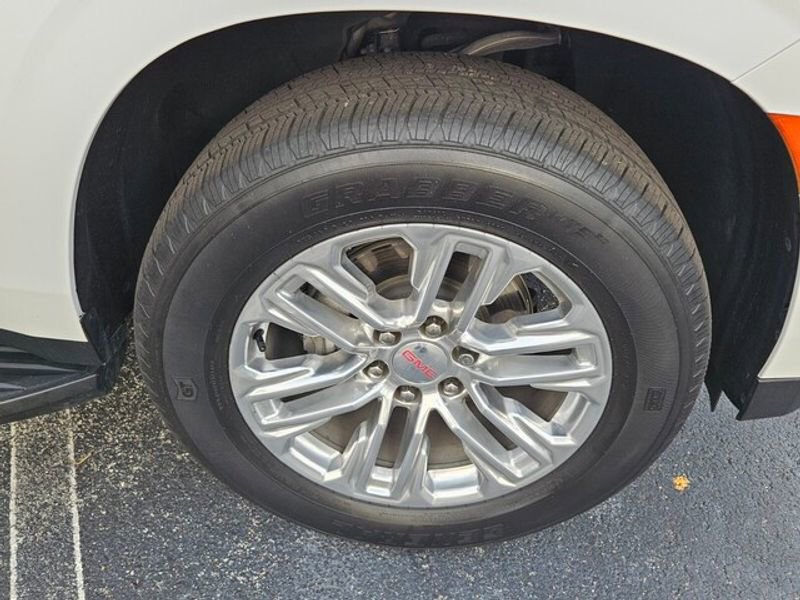 Used 2021 GMC Yukon SLE image 17