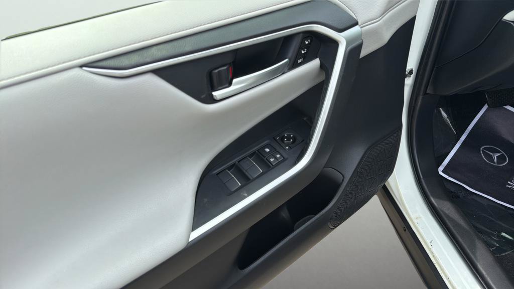 Used 2020 Toyota RAV4 Limited AWD/4WD image 10