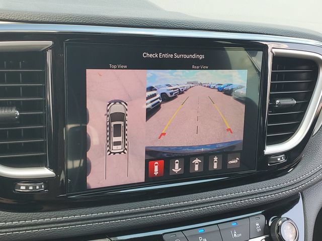New 2027 Chrysler Pacifica Limited w/ Family Tech Group AWD/4WD image 27