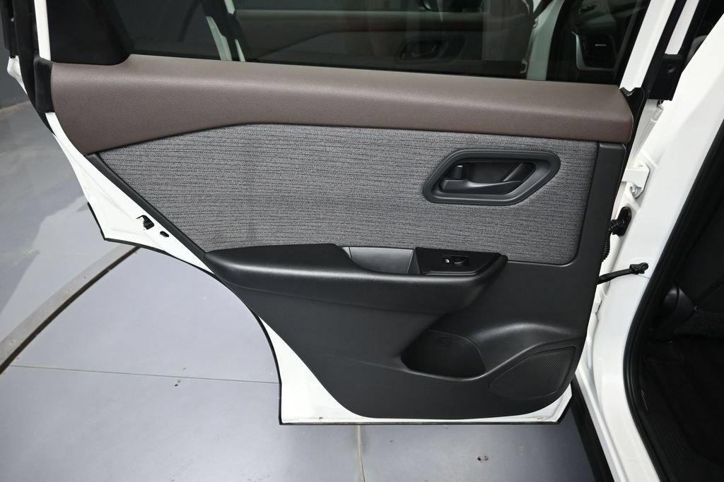 Used 2023 Nissan Rogue S FWD image 25