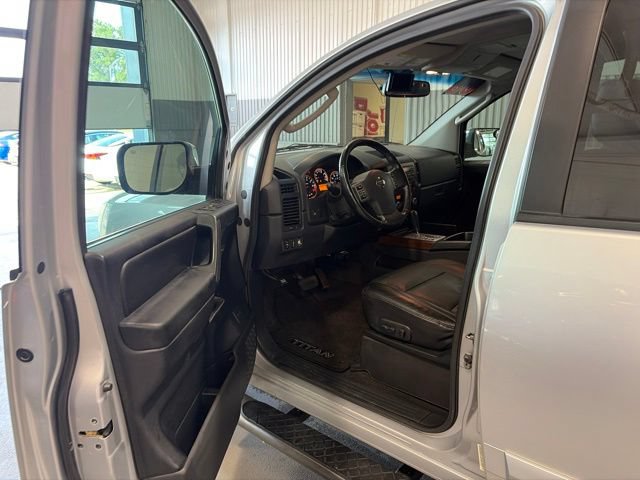 Used 2008 Nissan Titan LE w/ Tow Pkg AWD/4WD image 11