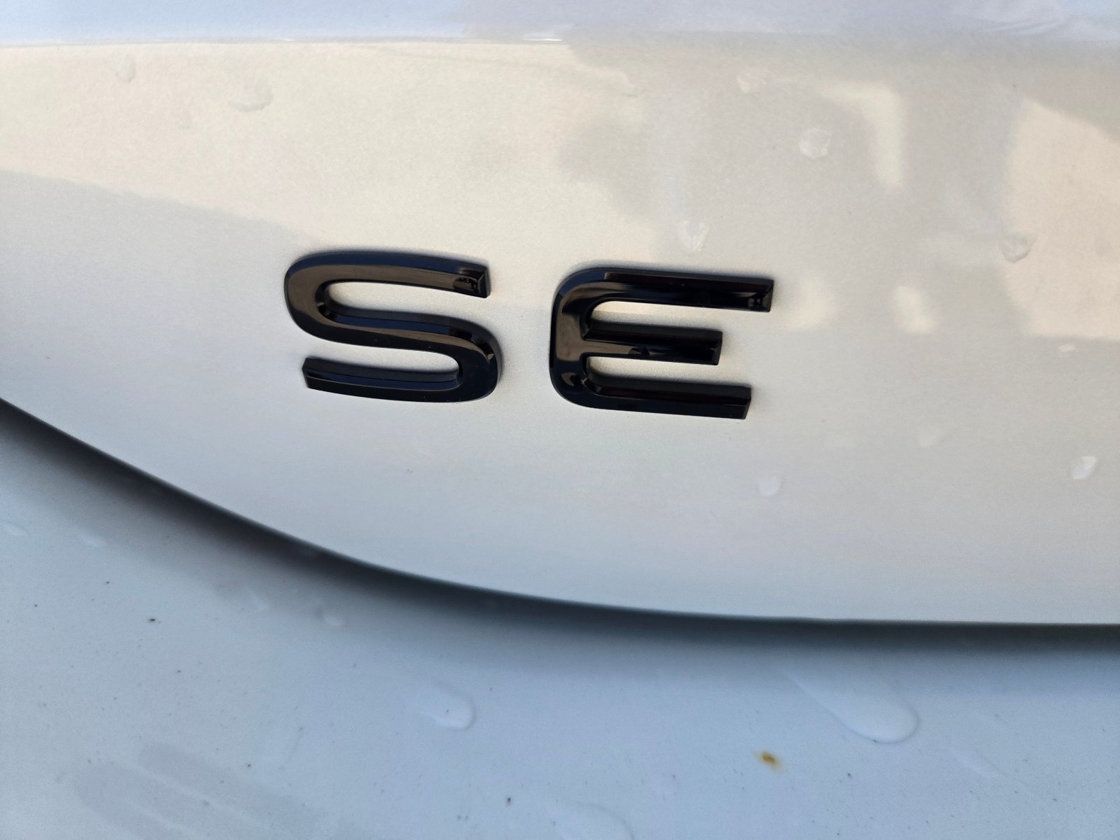 New 2026 Volkswagen Tiguan SE R-Line FWD image 13