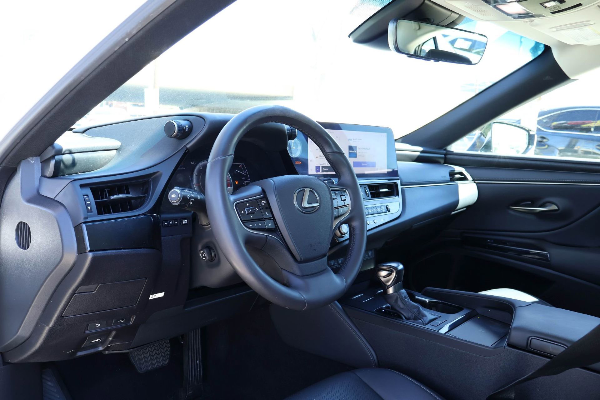 Used 2023 Lexus ES 350 w/ Premium Package image 2