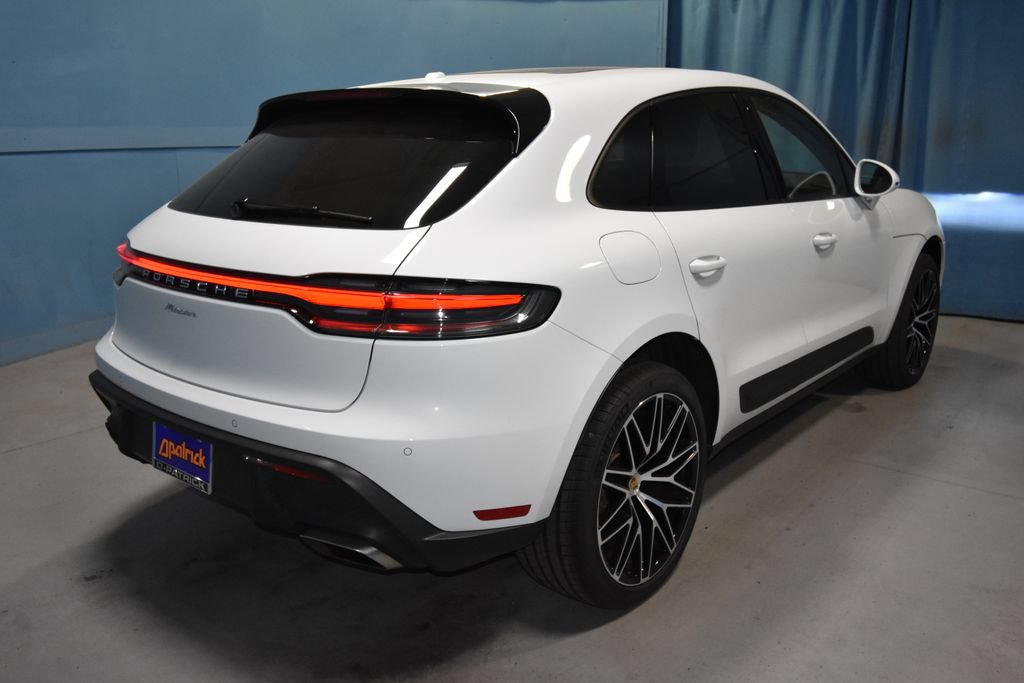 Certified 2025 Porsche Macan AWD/4WD image 30