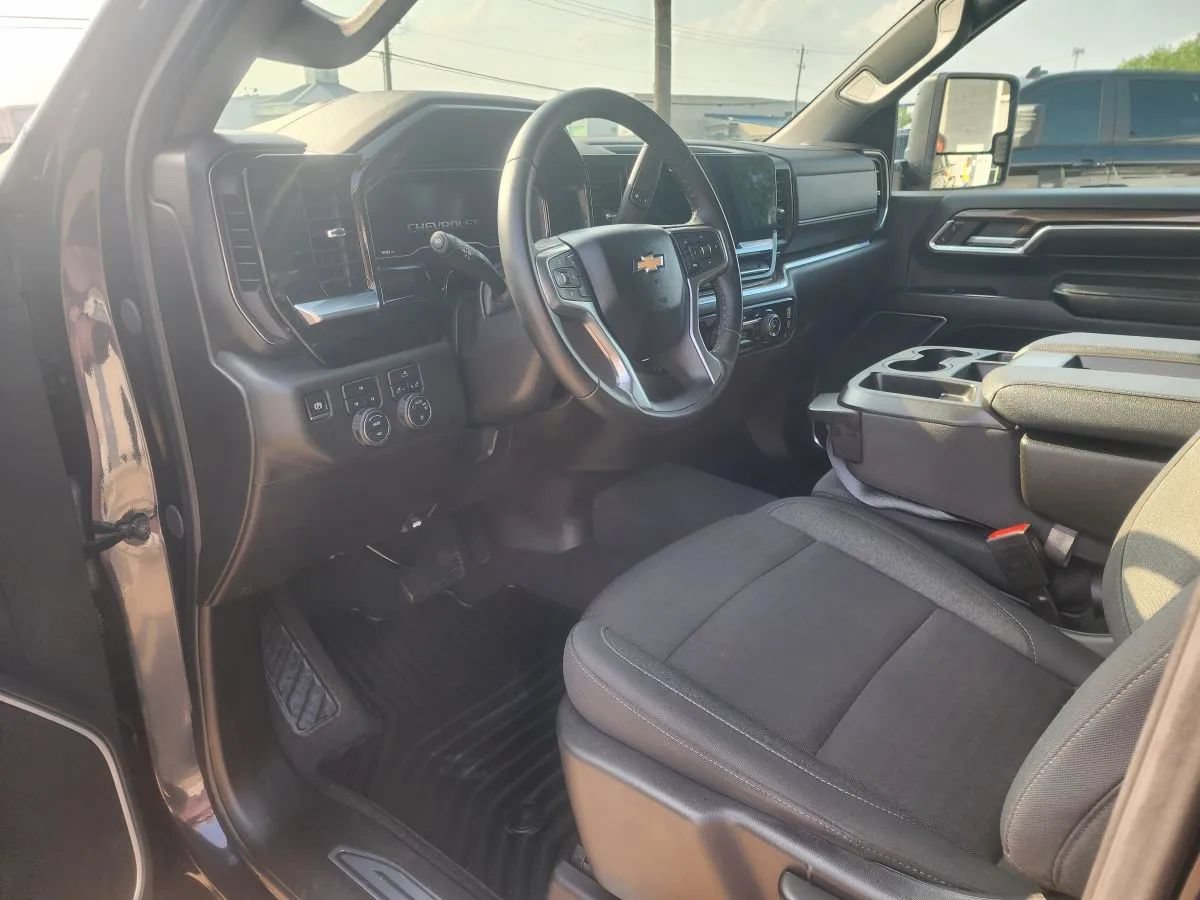 Used 2024 Chevrolet Silverado 2500 LT AWD/4WD image 10