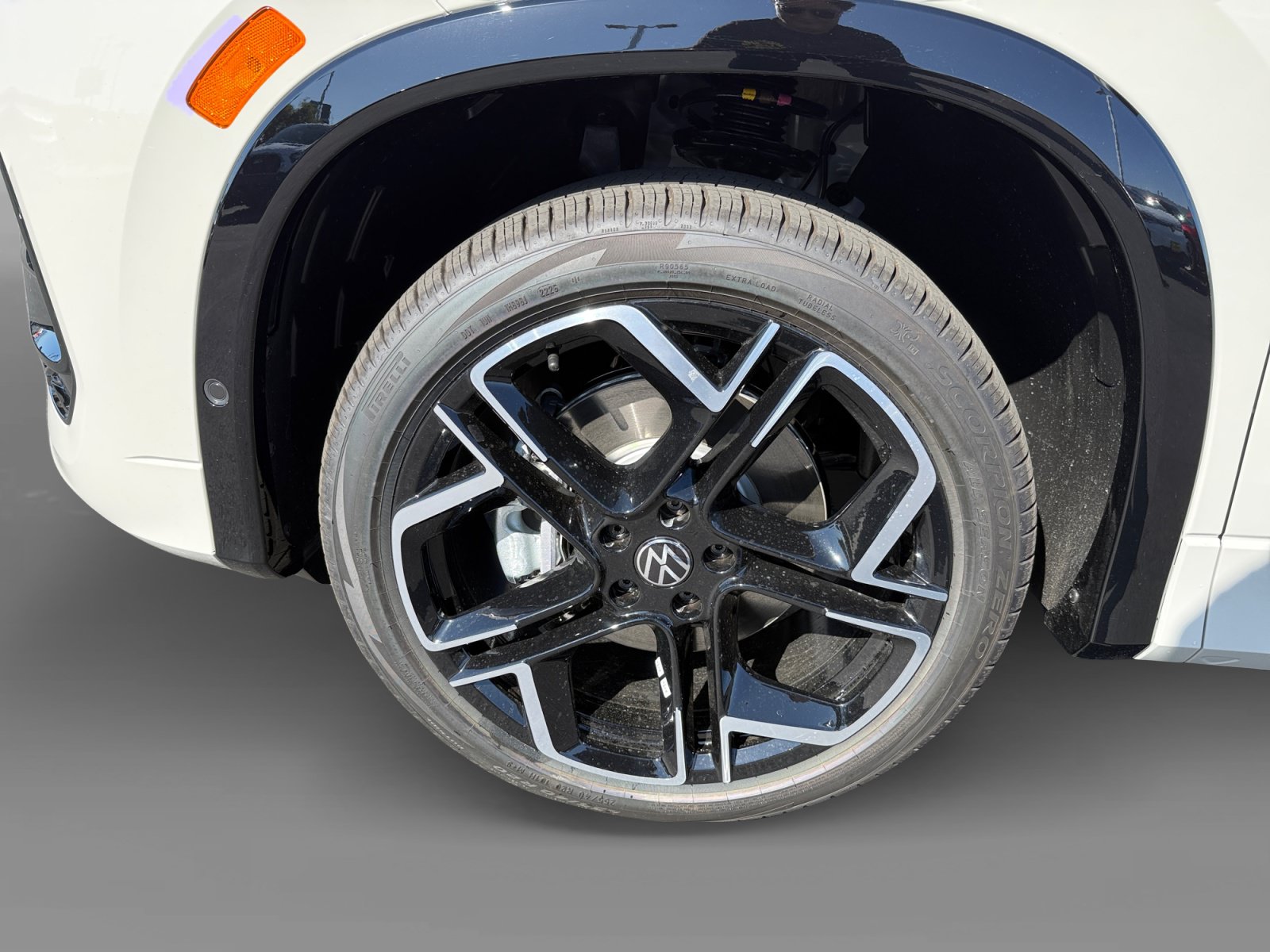 New 2026 Volkswagen Tiguan SEL R-Line AWD/4WD image 9