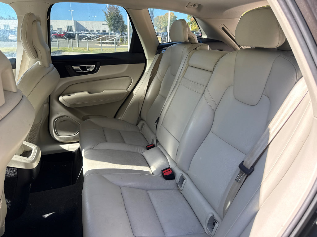 Used 2018 Volvo XC60 T6 Momentum w/ Advanced Package AWD/4WD image 31